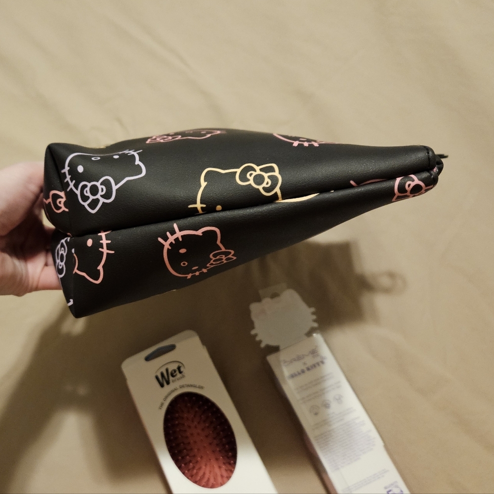 Hello Kitty Essentials Bundle - Picture 12 of 16